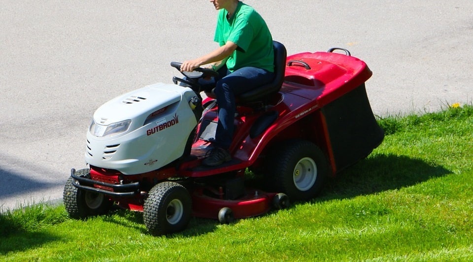 Comment la tondeuse manuelle transforme le jardinage ?